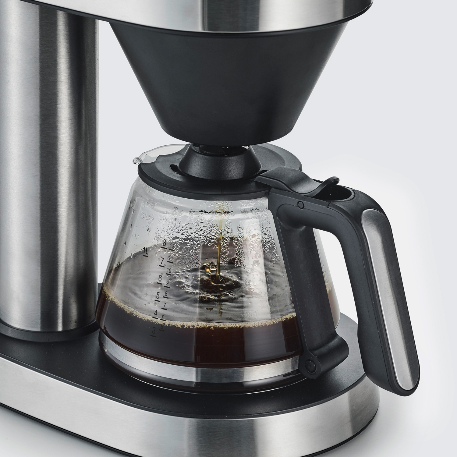 Kaffebryggare från Severin med glaskanna och blå LED-belysning