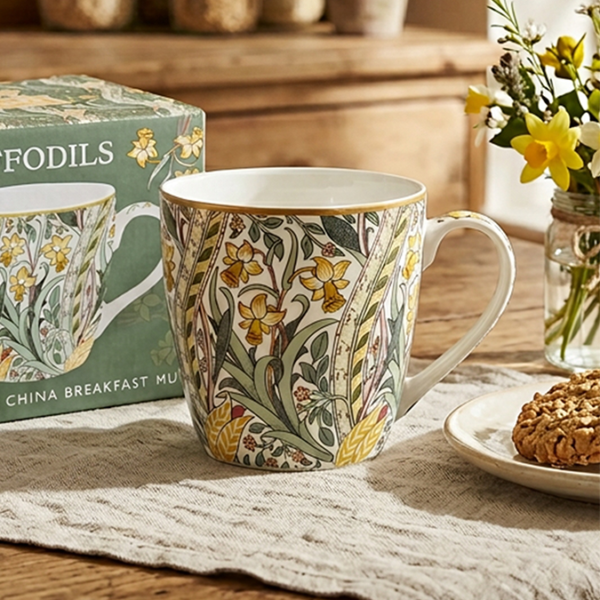 William Morris Daffodil frukostmugg i fint porslin på 0,48 liter med påskliljor i gult och grönt